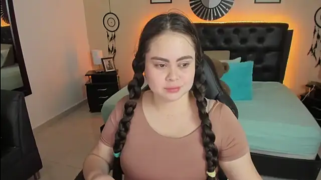 LolaVillalobos online show from October 2025 01:56:01 PM