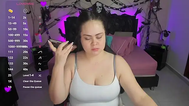 LolaVillalobos online show from October 2025 01:32:01 PM