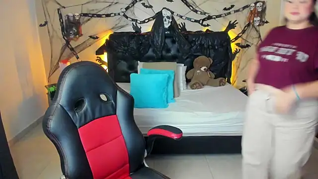 LolaVillalobos online show from October 2025 03:04:02 PM