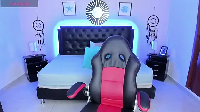 LolaVillalobos online show from November 2025 01:47:01 PM