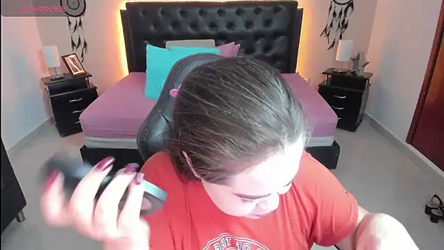 LolaVillalobos online show from September 2025 01:50:02 PM