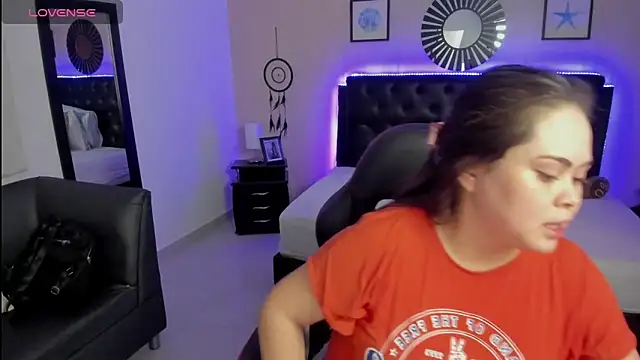 LolaVillalobos online show from October 2025 02:29:02 PM