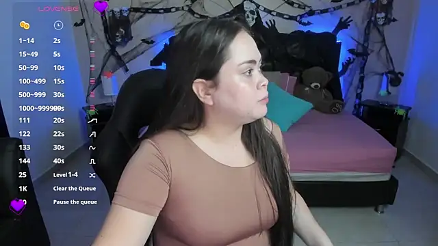 LolaVillalobos online show from October 2025 01:22:02 PM