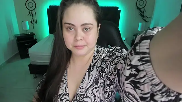 LolaVillalobos online show from November 2025 01:10:02 PM