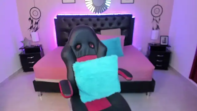 LolaVillalobos online show from February 2026 01:12:01 PM