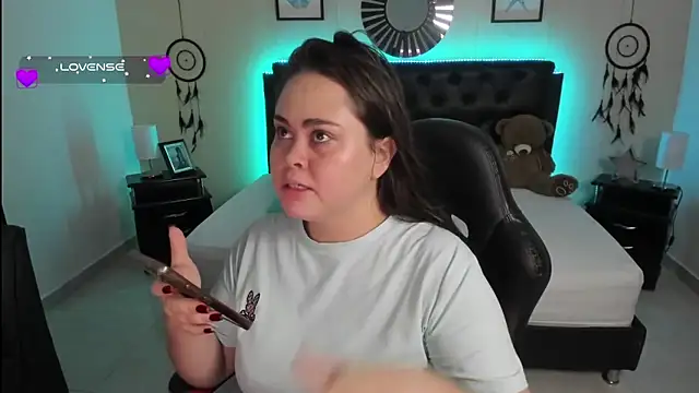 LolaVillalobos online show from September 2025 11:36:01 AM