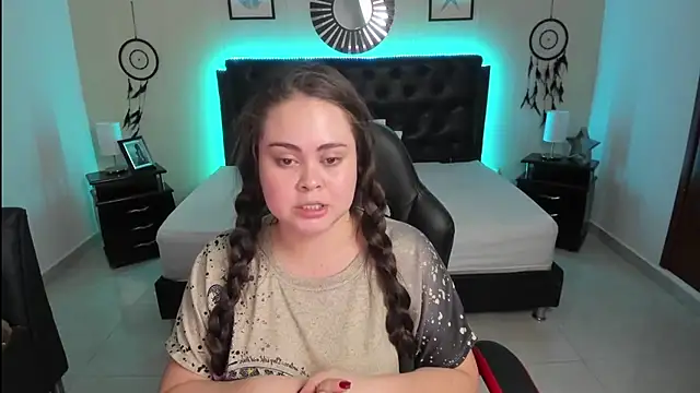 LolaVillalobos online show from September 2025 03:07:02 PM