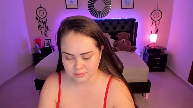 LolaVillalobos online show from April 2026 12:33:01 PM