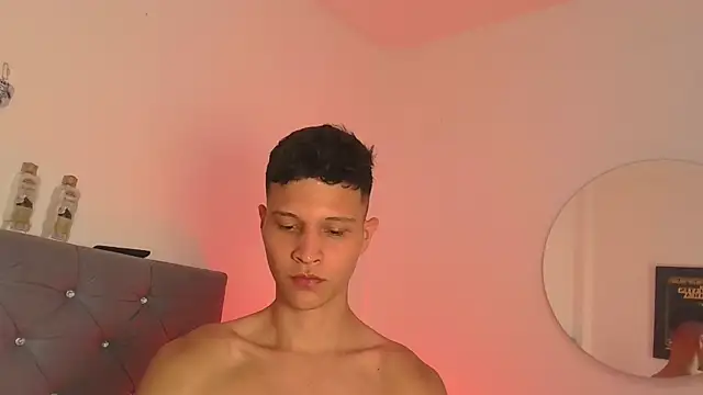 Snapshot of Twinkcock22 chatting on October 2025 10:20:01 PM Twinkcock22 online show from October 2025 10:20:01 PM