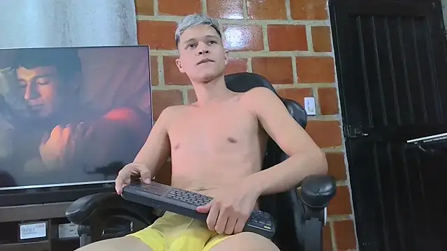 Snapshot of Twinkcock22 chatting on March 2026 05:08:02 AM Twinkcock22 online show from March 2026 05:08:02 AM