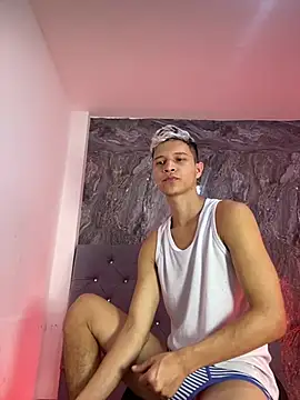 Snapshot of Twinkcock22 chatting on February 2026 09:31:02 AM Twinkcock22 online show from February 2026 09:31:02 AM