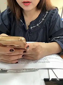 Snapshot of PhuongNhi21 chatting on December 2025 01:28:02 AM PhuongNhi21 online show from December 2025 01:28:02 AM