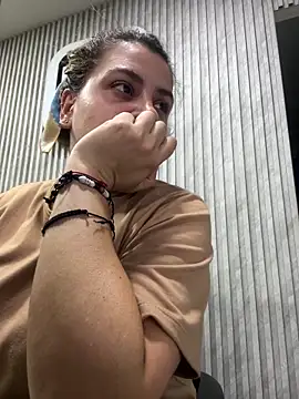 Snapshot of megvibes chatting on October 2025 01:04:02 AM megvibes online show from October 2025 01:04:02 AM