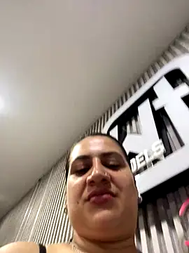 Snapshot of megvibes chatting on December 2025 09:30:02 PM megvibes online show from December 2025 09:30:02 PM