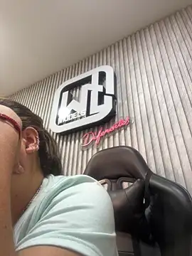 Snapshot of megvibes chatting on November 2025 01:38:01 PM megvibes online show from November 2025 01:38:01 PM