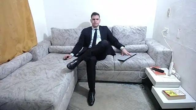 Victor Maitland online show from November 2025 08:01:02 PM