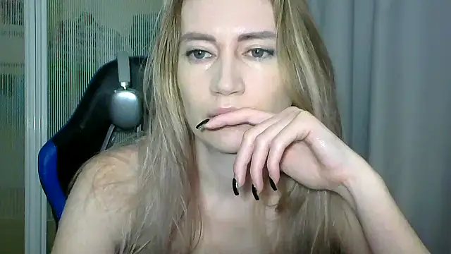 JessFoxxx online show from November 2025 02:49:01 AM