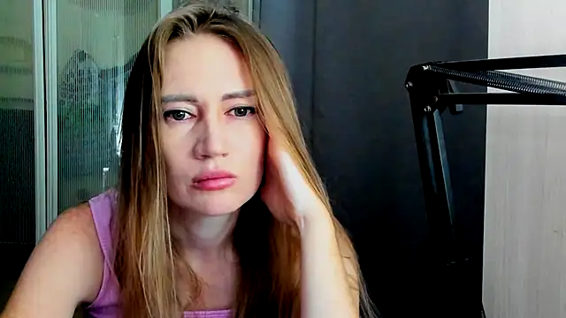 JessFoxxx online show from June 2026 01:00:01 AM