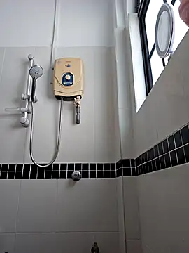 lirz06 online show from November 2025 04:40:02 AM