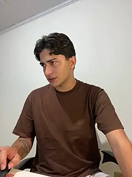 Tavinho067 online show from April 2026 04:37:02 AM