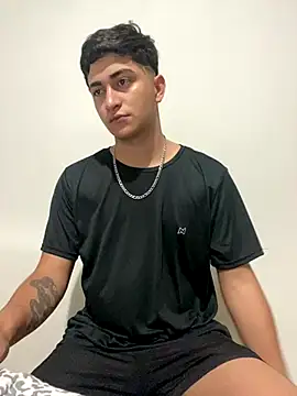 Tavinho067 online show from November 2025 08:47:01 PM