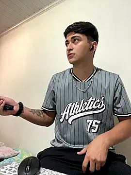 Tavinho067 online show from November 2025 06:01:01 PM