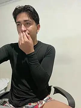 Tavinho067 online show from May 2026 10:53:01 PM