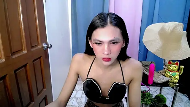 Ur latinahotpaprika online show from May 2026 07:29:01 PM