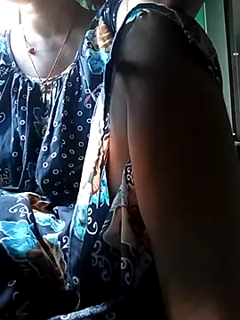 Snapshot of Desi_couple305 chatting on September 2025 02:28:01 AM Desi couple305 online show from September 2025 02:28:01 AM
