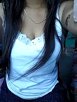 Snapshot of Desi_couple305 chatting on October 2025 02:02:01 AM Desi couple305 online show from October 2025 02:02:01 AM