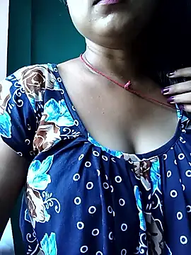 Snapshot of Desi_couple305 chatting on September 2025 02:40:02 AM Desi couple305 online show from September 2025 02:40:02 AM