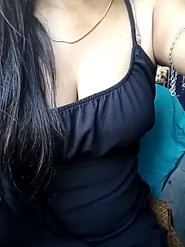 Snapshot of Desi_couple305 chatting on October 2025 02:04:01 AM Desi couple305 online show from October 2025 02:04:01 AM