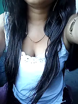 Snapshot of Desi_couple305 chatting on October 2025 01:50:01 AM Desi couple305 online show from October 2025 01:50:01 AM