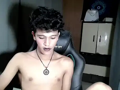 kenbigcockxx online show from November 2025 05:18:01 PM