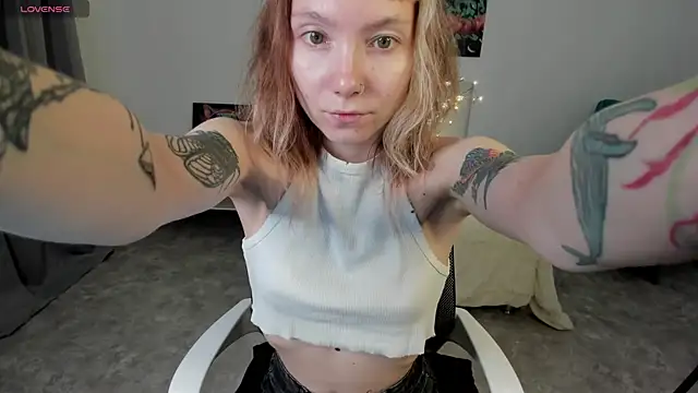 Snapshot of tattoo_art_baby chatting on September 2025 01:28:02 AM tattoo art baby online show from September 2025 01:28:02 AM