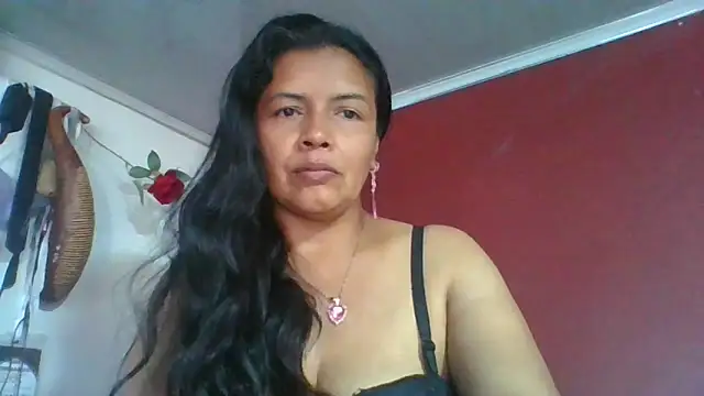 Snapshot of DianaOchoa_ chatting on May 2026 10:42:01 PM DianaOchoa online show from May 2026 10:42:01 PM