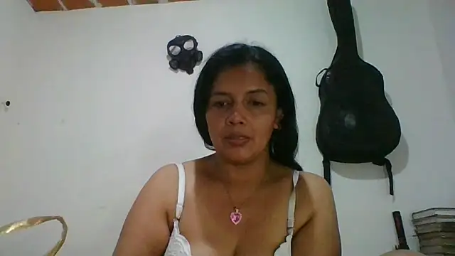 Snapshot of DianaOchoa_ chatting on April 2026 08:55:02 PM DianaOchoa online show from April 2026 08:55:02 PM