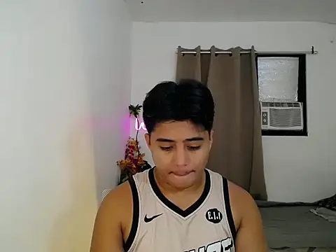 Snapshot of Hugecock2hundle_intown chatting on November 2025 09:25:01 AM Hugecock2hundle intown online show from November 2025 09:25:01 AM