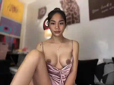 HoleeLaura online show from November 2025 06:45:01 PM