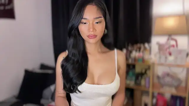 HoleeLaura online show from October 2025 10:44:02 PM