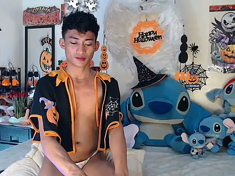 Snapshot of good_boy_in_bed chatting on November 2025 10:02:01 PM good boy in bed online show from November 2025 10:02:01 PM