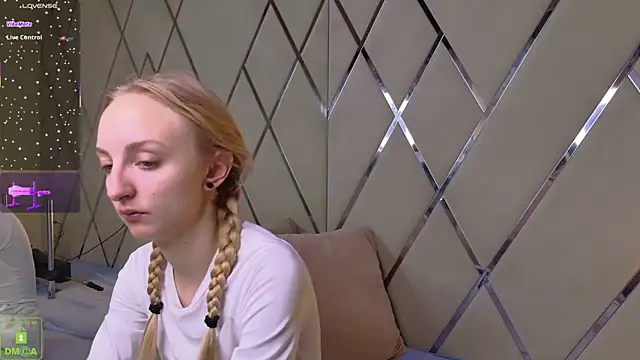 maya snow online show from December 2025 05:23:02 AM