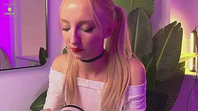 Snapshot of maya_snow chatting on October 2025 08:28:02 PM maya snow online show from October 2025 08:28:02 PM
