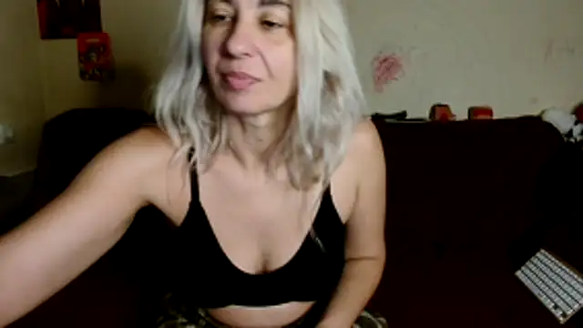 AsyaLulu online show from November 2025 01:15:02 PM