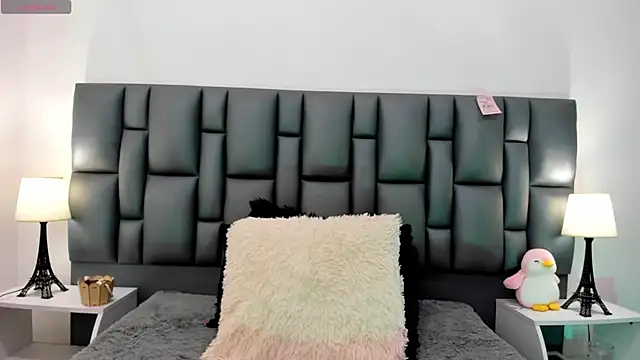 valeriasweet  online show from December 2025 06:53:01 PM