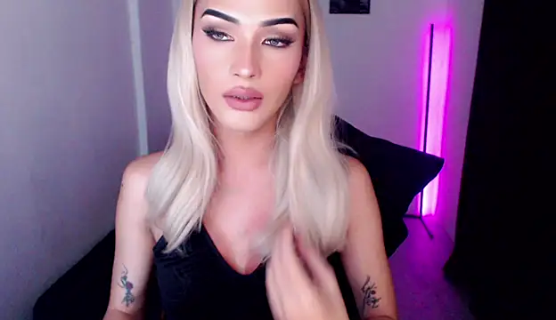 Snapshot of Alicegreenexx chatting on May 2026 04:10:02 AM Alicegreenexx online show from May 2026 04:10:02 AM