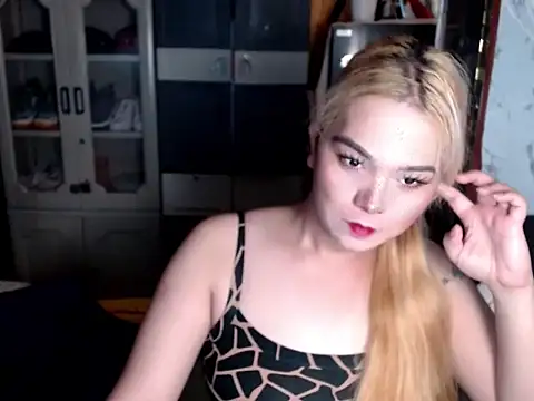 Snapshot of blonditax1111 chatting on July 2026 10:35:01 AM blonditax1111 online show from July 2026 10:35:01 AM