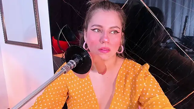 Snapshot of abby_blond_ chatting on November 2025 12:05:01 PM abby blond online show from November 2025 12:05:01 PM