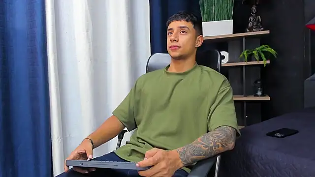 Snapshot of jaze_bradley chatting on December 2025 11:23:02 AM jaze bradley online show from December 2025 11:23:02 AM