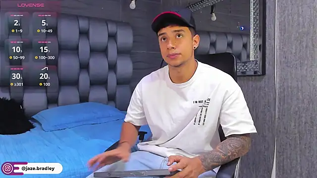 Snapshot of jaze_bradley chatting on November 2025 11:47:01 AM jaze bradley online show from November 2025 11:47:01 AM